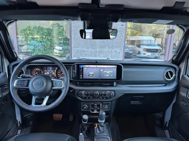 Jeep Wrangler — Фото автомобиля 12