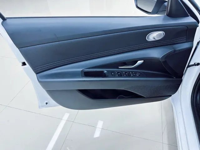 Hyundai Elantra — Фото автомобиля 13