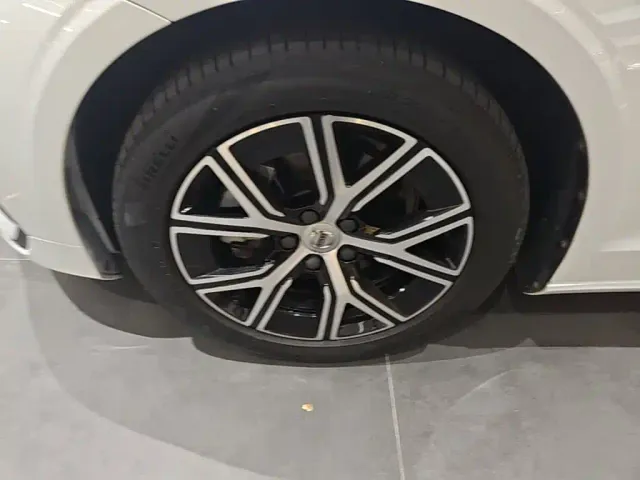 Volvo Volvo S60 2024 B4 Elegance Luxury Edition — Фото автомобиля 22