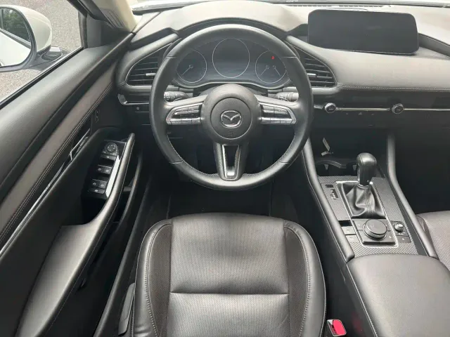 Mazda Axela — Фото автомобиля 12