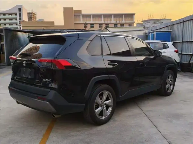 Toyota RAV4 — Фото автомобиля 9