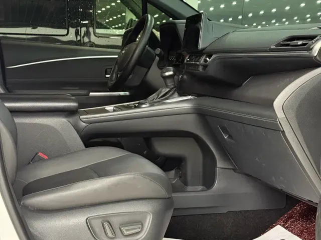 Toyota Sienna — Фото автомобиля 4