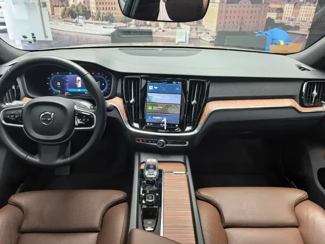 Volvo S60 — Фото автомобиля 12