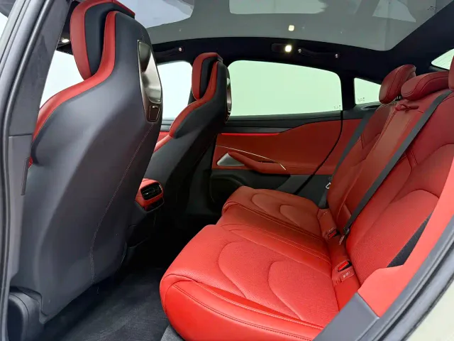 Xiaomi SU7 — Фото автомобиля 10