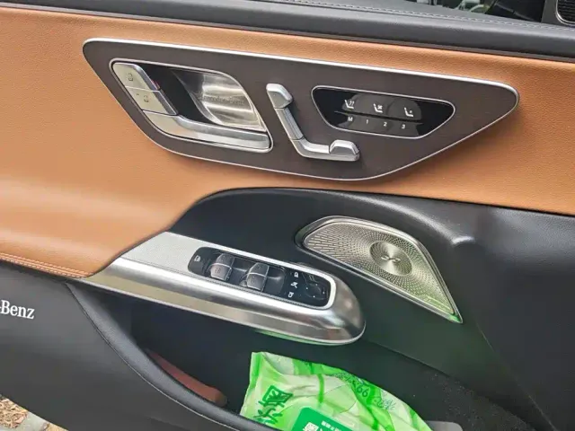 Mercedes-Benz E-Class — Фото автомобиля 7