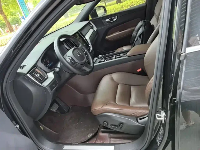 Volvo XC60 — Фото автомобиля 14