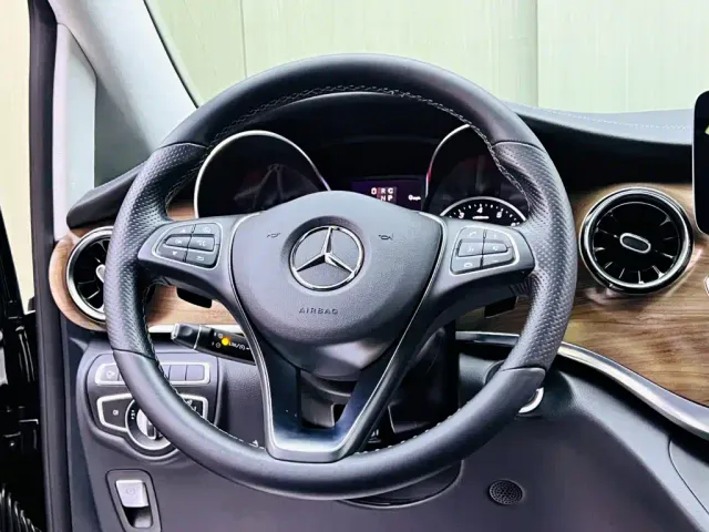 Mercedes-Benz V-Class — Фото автомобиля 10