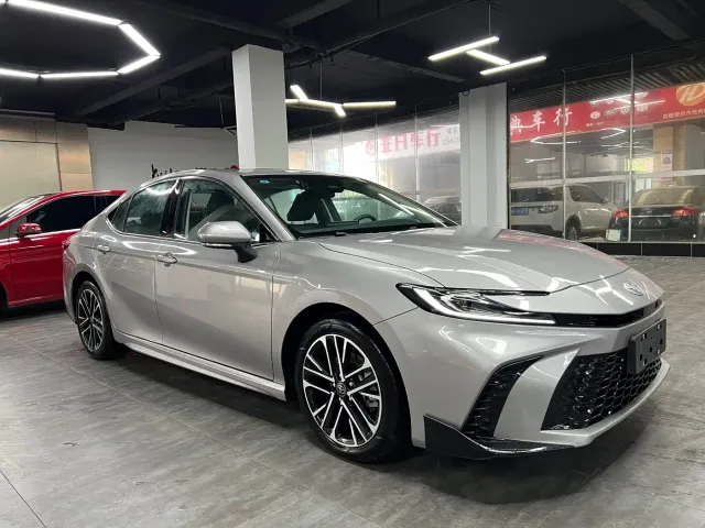 Toyota Camry — Фото автомобиля 2