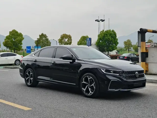 Volkswagen Passat — Фото автомобиля 6