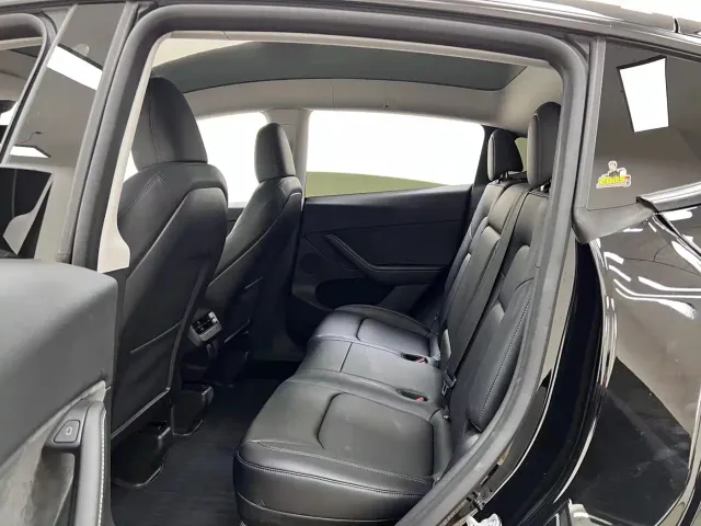 Tesla Model Y — Фото автомобиля 16