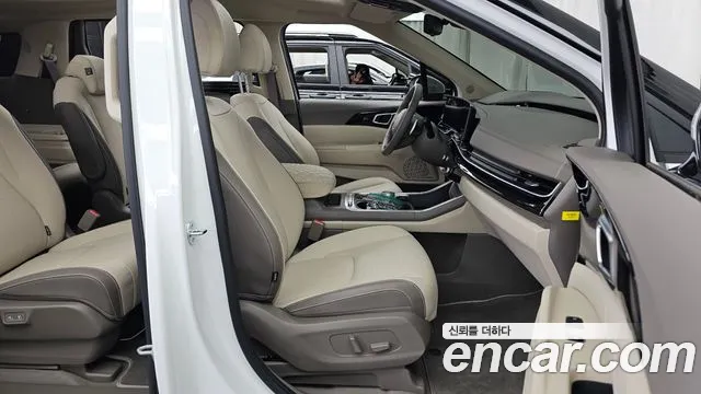 Kia Carnival Generation 4 — Фото автомобиля 17