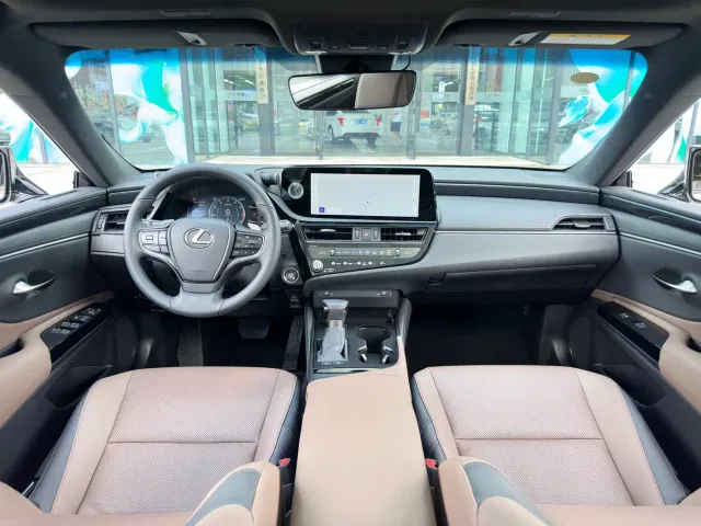 Lexus ES — Фото автомобиля 11