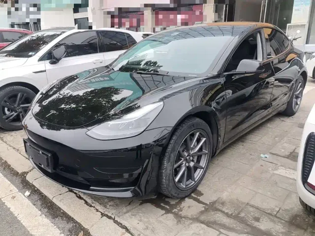 Фотография автомобиля — Tesla Model 3