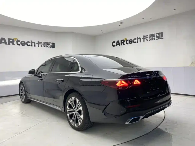 Mercedes-Benz E-Class — Фото автомобиля 7