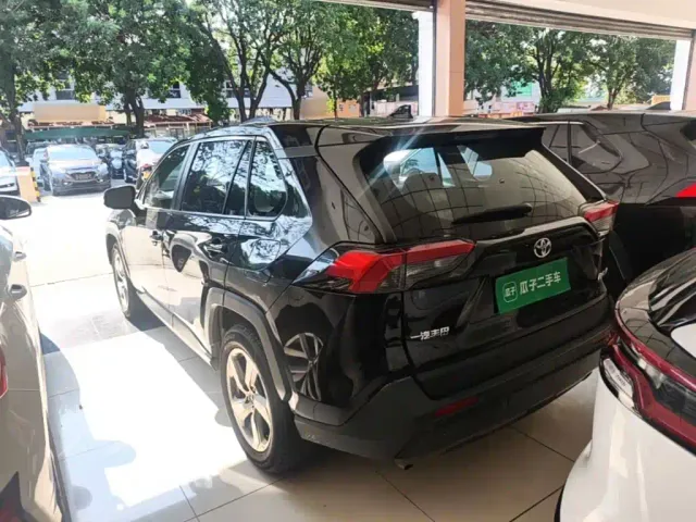 Toyota RAV4 — Фото автомобиля 4