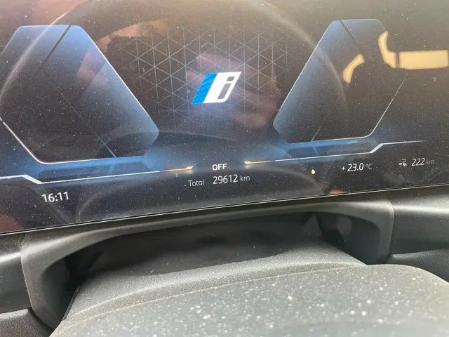 BMW i4 — Фото автомобиля 4