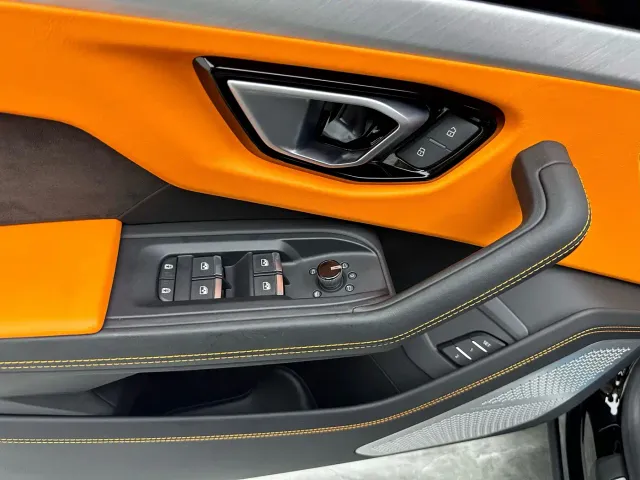 Lamborghini Urus — Фото автомобиля 12