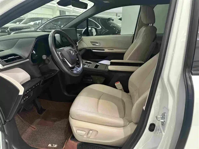 Toyota Granvia — Фото автомобиля 11