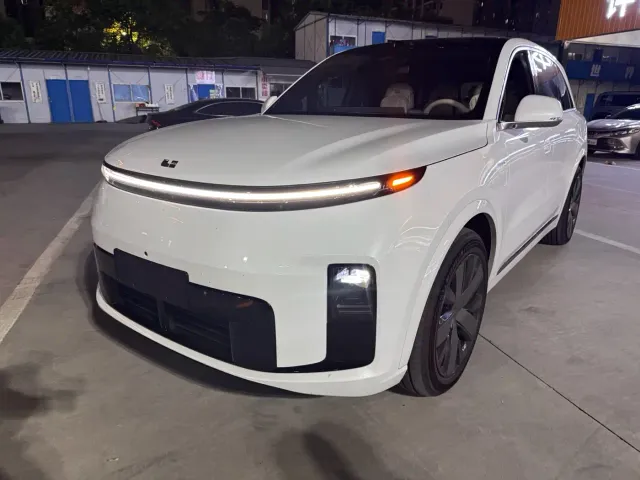 Li Auto L8 — Фото автомобиля 2