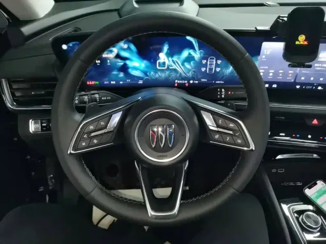 Buick Envision Plus — Фото автомобиля 10