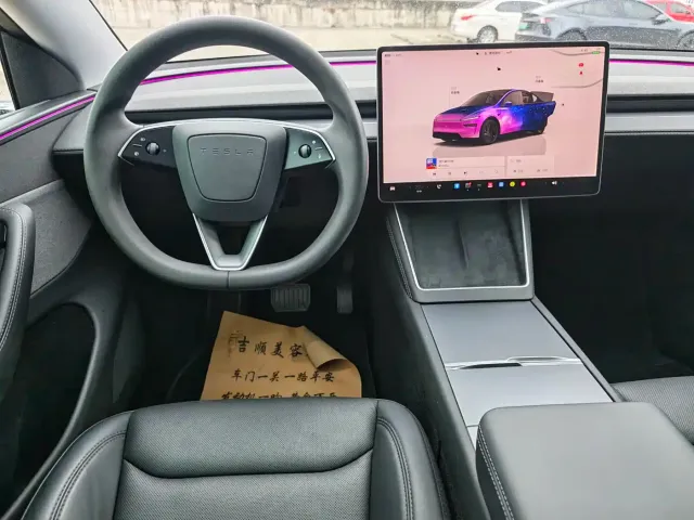 Tesla Model Y — Фото автомобиля 9