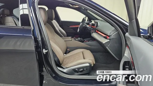 BMW 5 Series G60 — Фото автомобиля 25