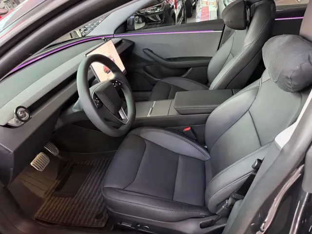 Tesla Model 3 — Фото автомобиля 4