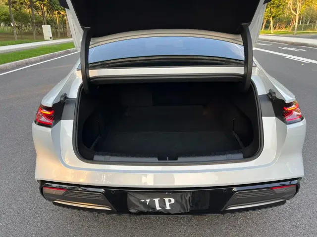 Geely Galaxy E8 — Фото автомобиля 11