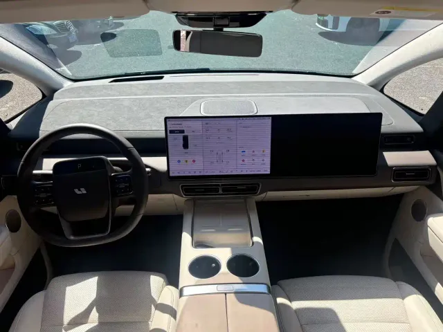 Li Auto MEGA — Фото автомобиля 6