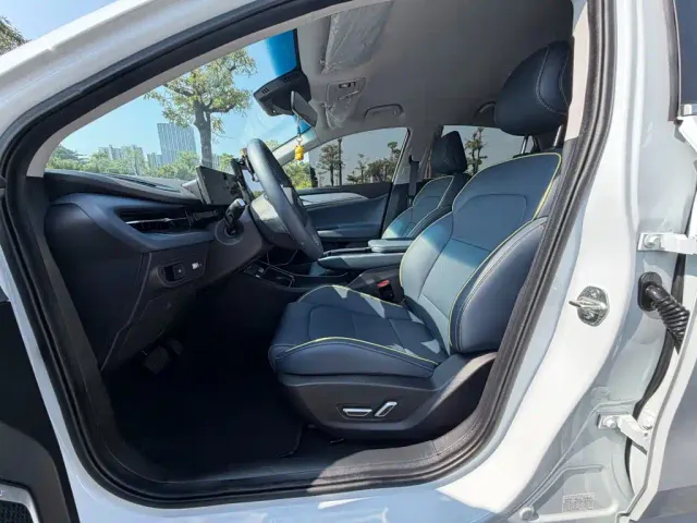Geely Geometry G6 — Фото автомобиля 12