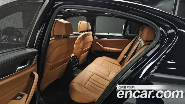 BMW 5 Series G30 — Фото автомобиля 12