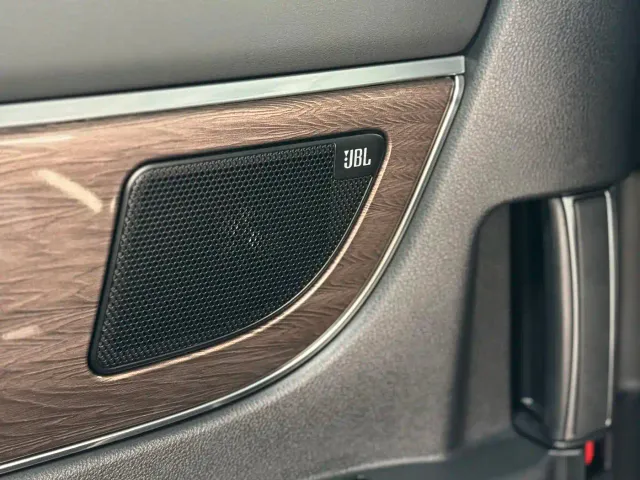 Toyota Vellfire — Фото автомобиля 13