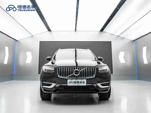 Volvo XC90 — Фото автомобиля 2