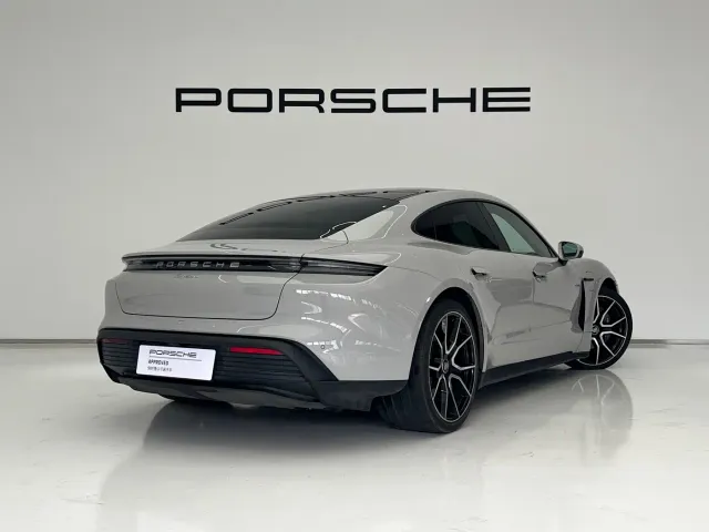 Porsche Taycan — Фото автомобиля 4