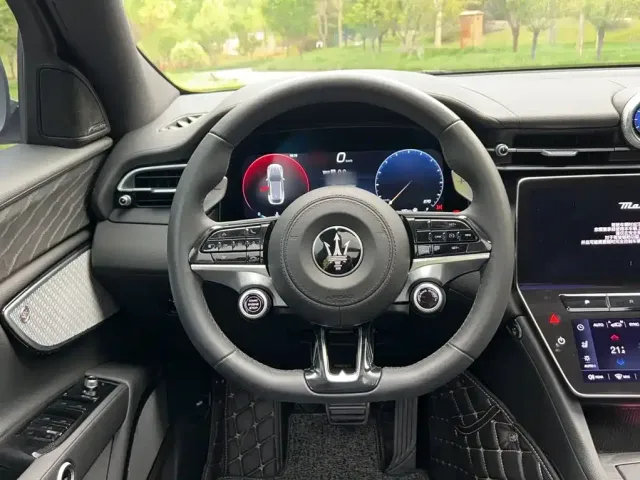 Maserati Grecale — Фото автомобиля 2