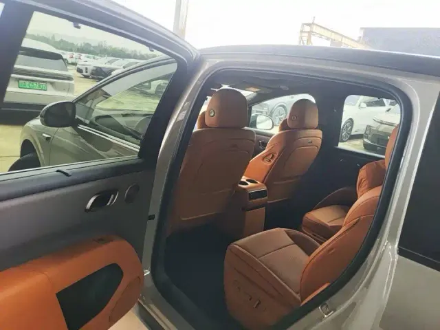 Li Auto i8 — Фото автомобиля 5