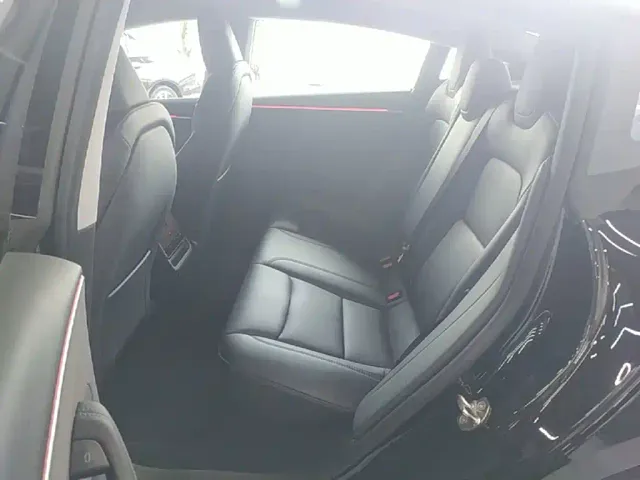 Tesla Model 3 — Фото автомобиля 16