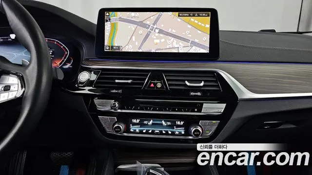 BMW 5 Series G30 — Фото автомобиля 14