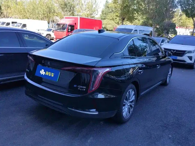 Hongqi E-QM5 — Фото автомобиля 3