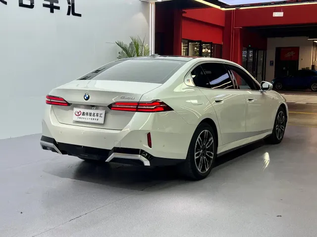 BMW 5 Series — Фото автомобиля 15