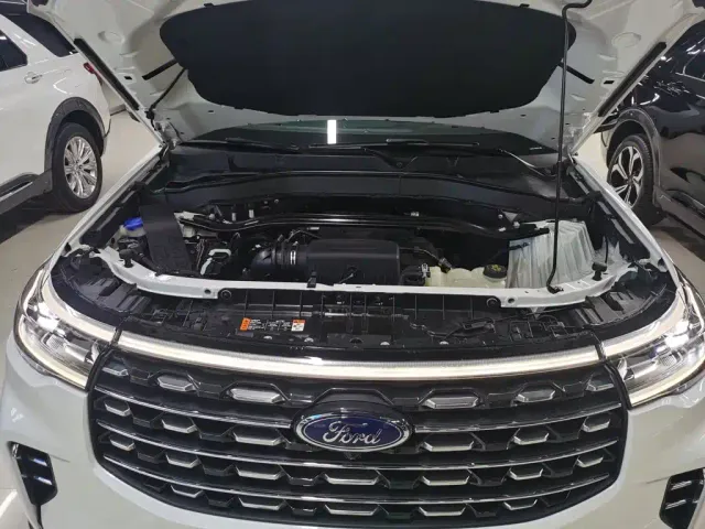 Ford Explorer — Фото автомобиля 3