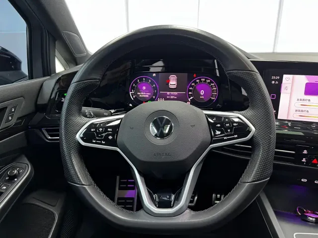 Volkswagen Golf — Фото автомобиля 12