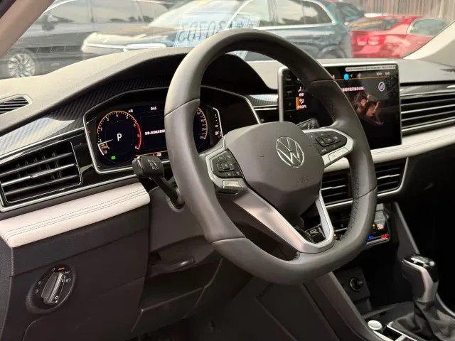 Volkswagen Tiguan L — Фото автомобиля 14