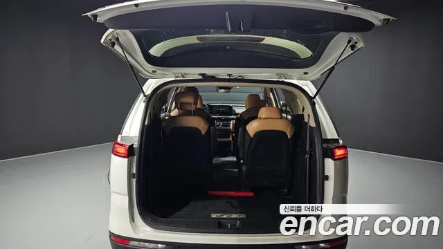 Kia Carnival Generation 4 — Фото автомобиля 20
