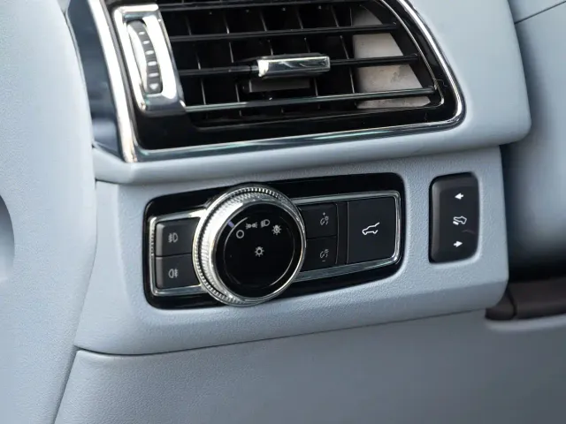 Lincoln Navigator — Фото автомобиля 6