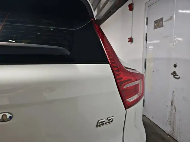 Volvo XC40 — Фото автомобиля 7