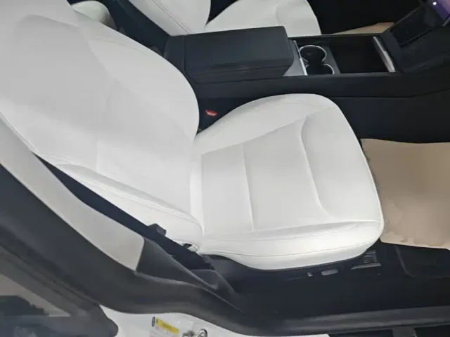 Tesla Model 3 — Фото автомобиля 24