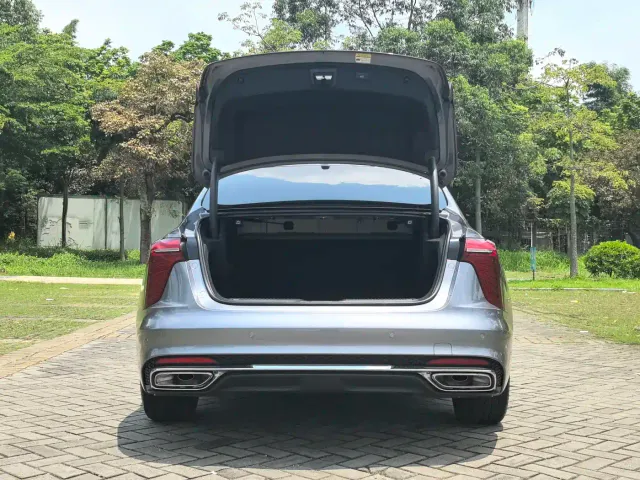 Hongqi H5 — Фото автомобиля 8