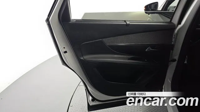 Peugeot 5008 2nd Gen — Фото автомобиля 14