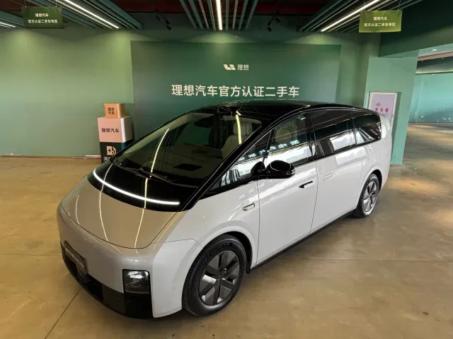 Фотография автомобиля — Li Auto MEGA